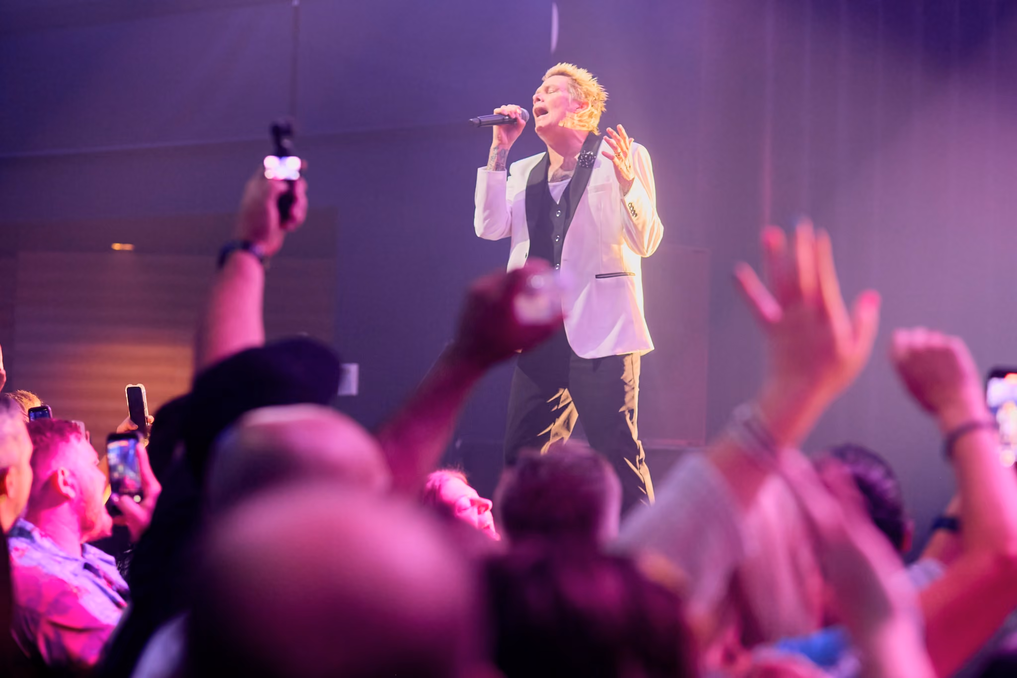 Who doesn't love having a front row seat to a Mark McGrath concert on a Monday night? 🤩 

Everyone danced the night away, marking the perfect end to Cut Loose 2025.