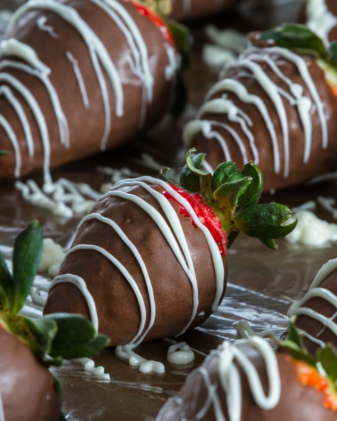 Roses are red, strawberries are too... 🌹

...these treats are sure to sweeten up your Valentine’s menu! 

🍓 21588 Strawberries Driscoll
🍓 22782 Strawberries Long Stem