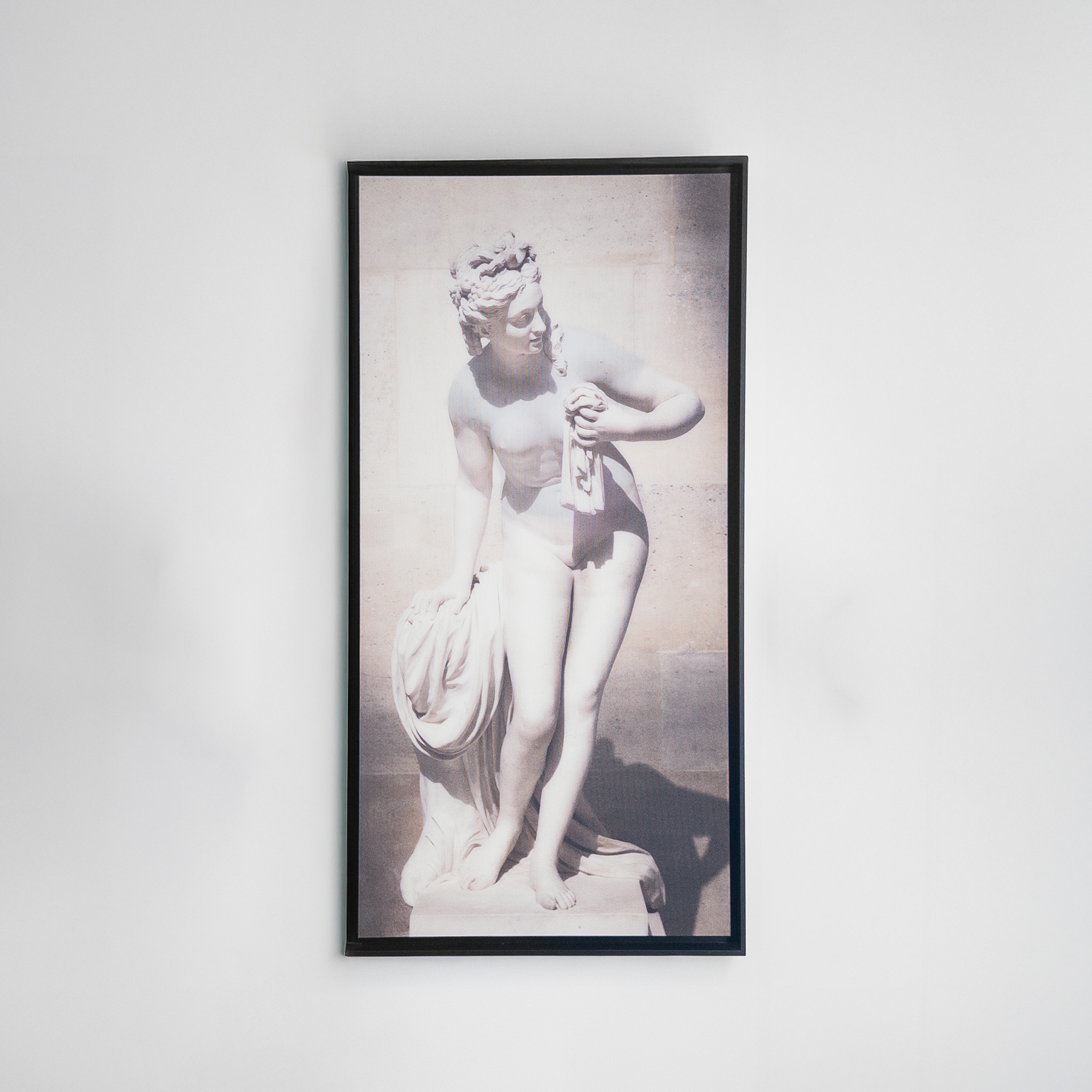 Hipster in stone muse Léo caillard