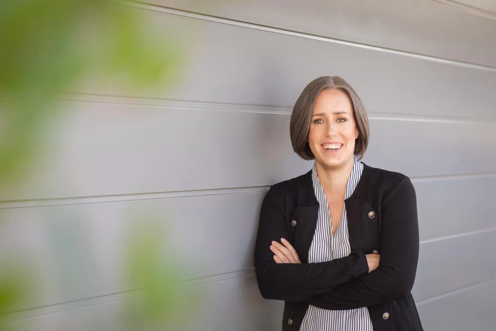 Dipl. Ing. Ester Karl hat an der RWTH Aachen Bauingenieurwesen studiert, ist Baubiologin (IBN) und interessiert sich besonders für holistisches umweltfreundliches Bauen, innovative Baukonzepte und gesundes Wohnen.