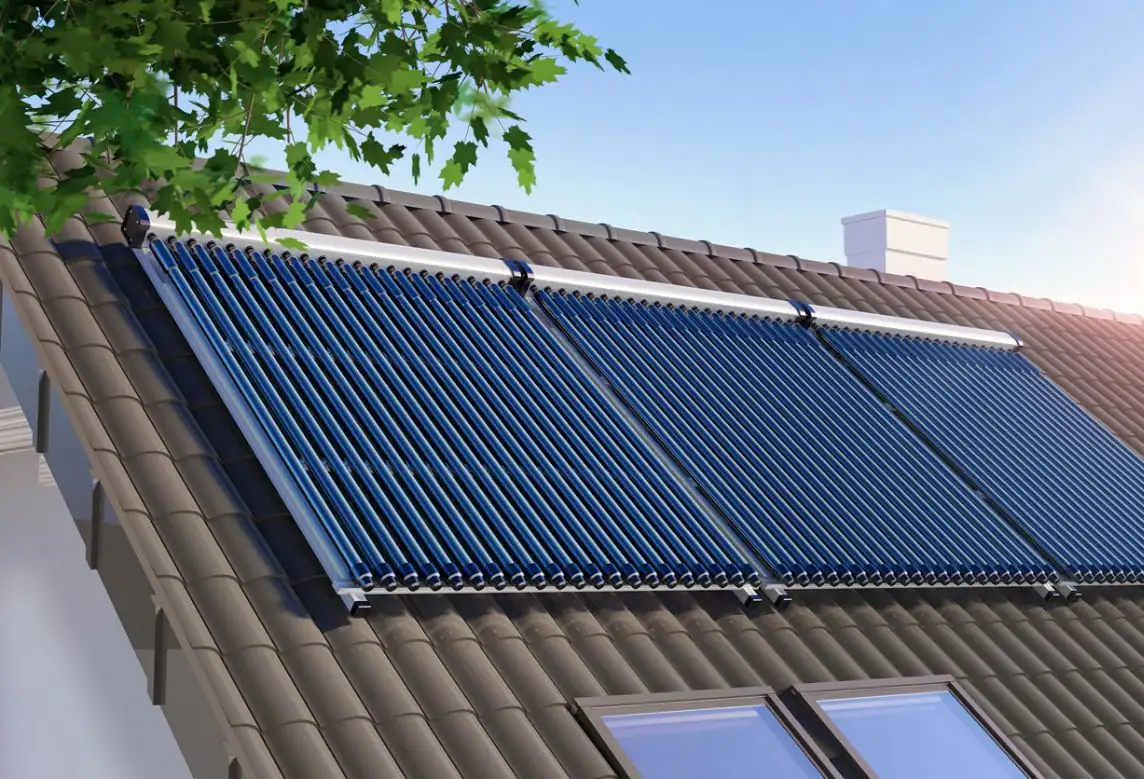 Es gibt verschiedene Arten von Sonnenkollektoren: Vakuum-Röhrenkollektoren bestehen zum Beispiel aus speziellen Glasröhren mit Absorperstreifen