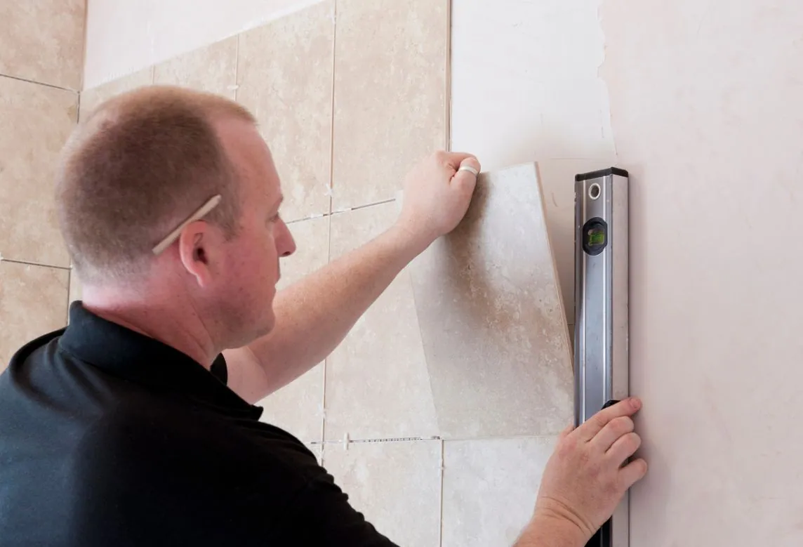Zum Innenausbau im Haus gehören eine Vielzahl von Arbeiten, die gut geplant und aufeinander abgestimmt werden müssen. 