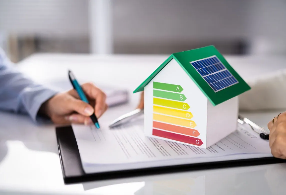 Ab dem 01. Januar 2024 gilt das überarbeitete Gebäudeenergiegesetz (GEG) mit neuen Vorgaben für Bauherr:innen und Immobilienbesitzer:innen.