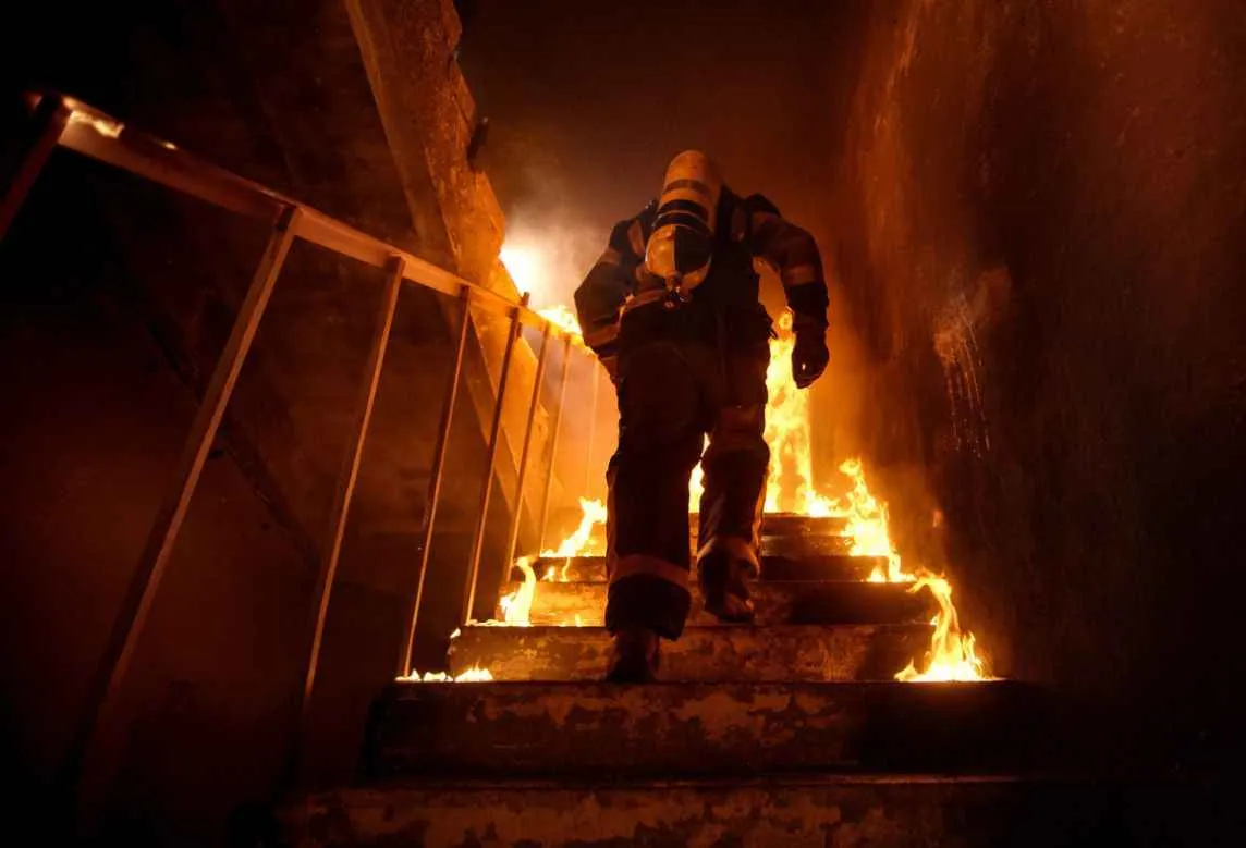 Im Brandfall muss die Feuerwehr schnell zum Haus gelangen können. Deswegen sollten Zufahrten immer frei sein. 