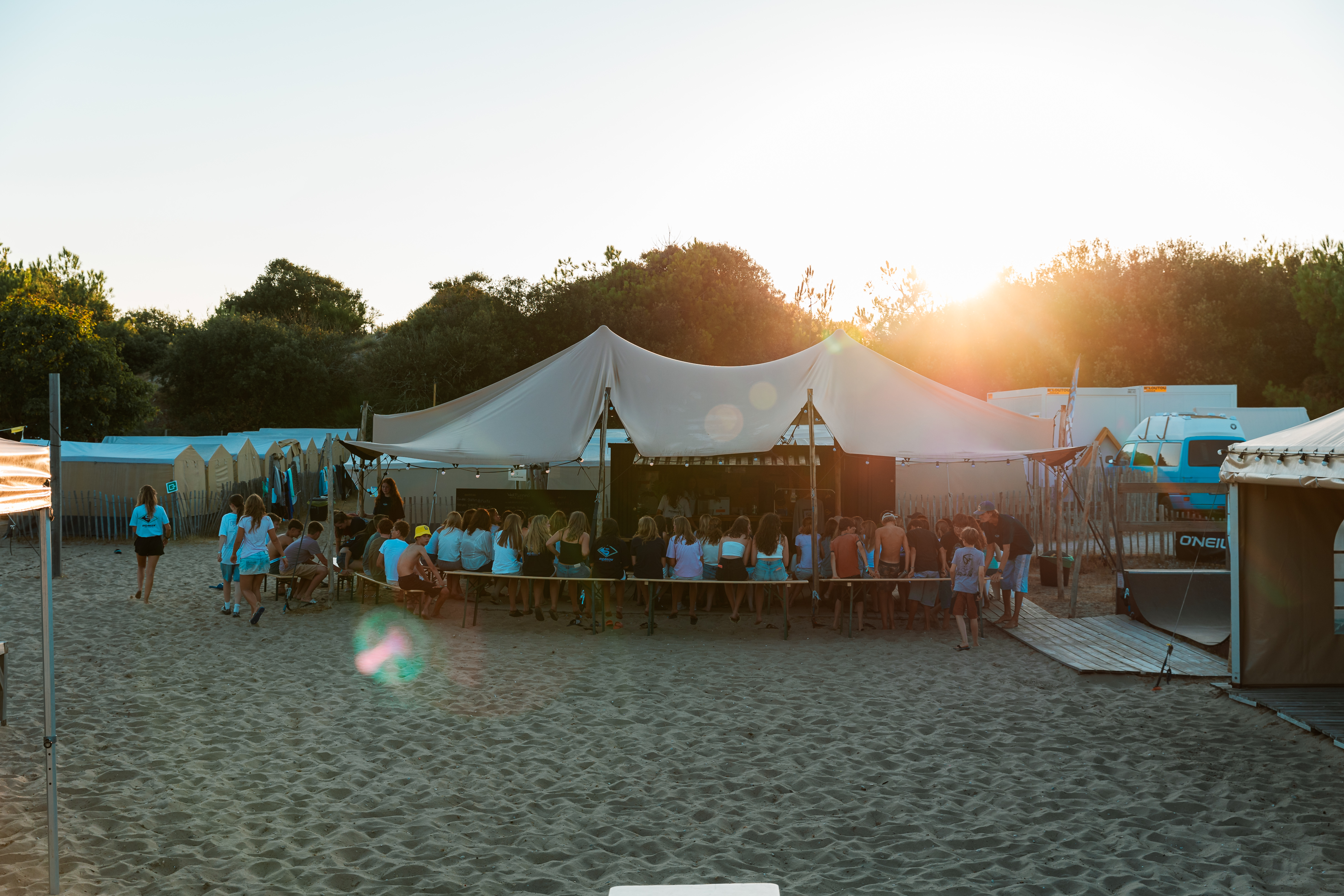 Coaching week - tent bij zonsondergang