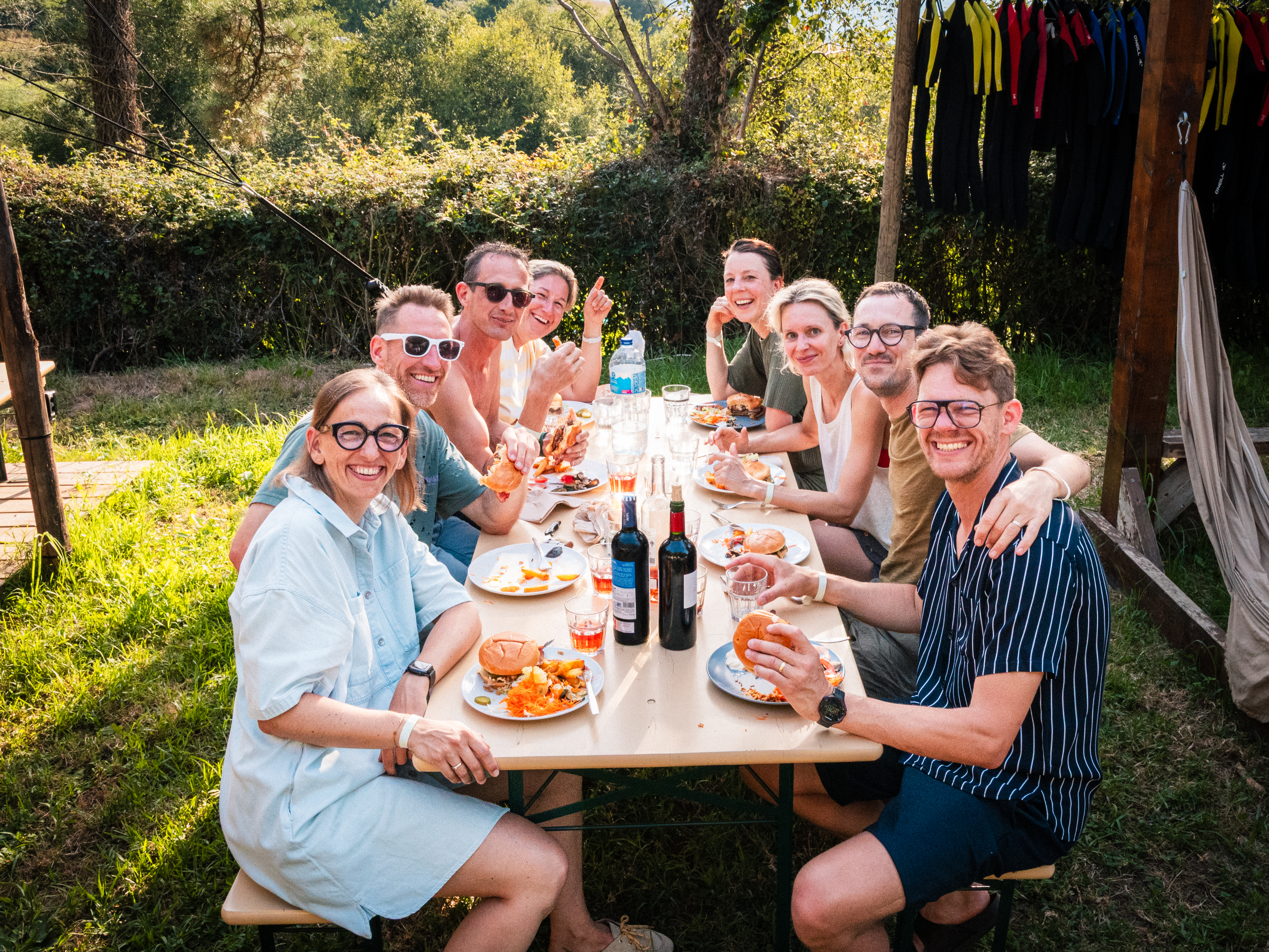 Zarautz family - groep aan de eettafel