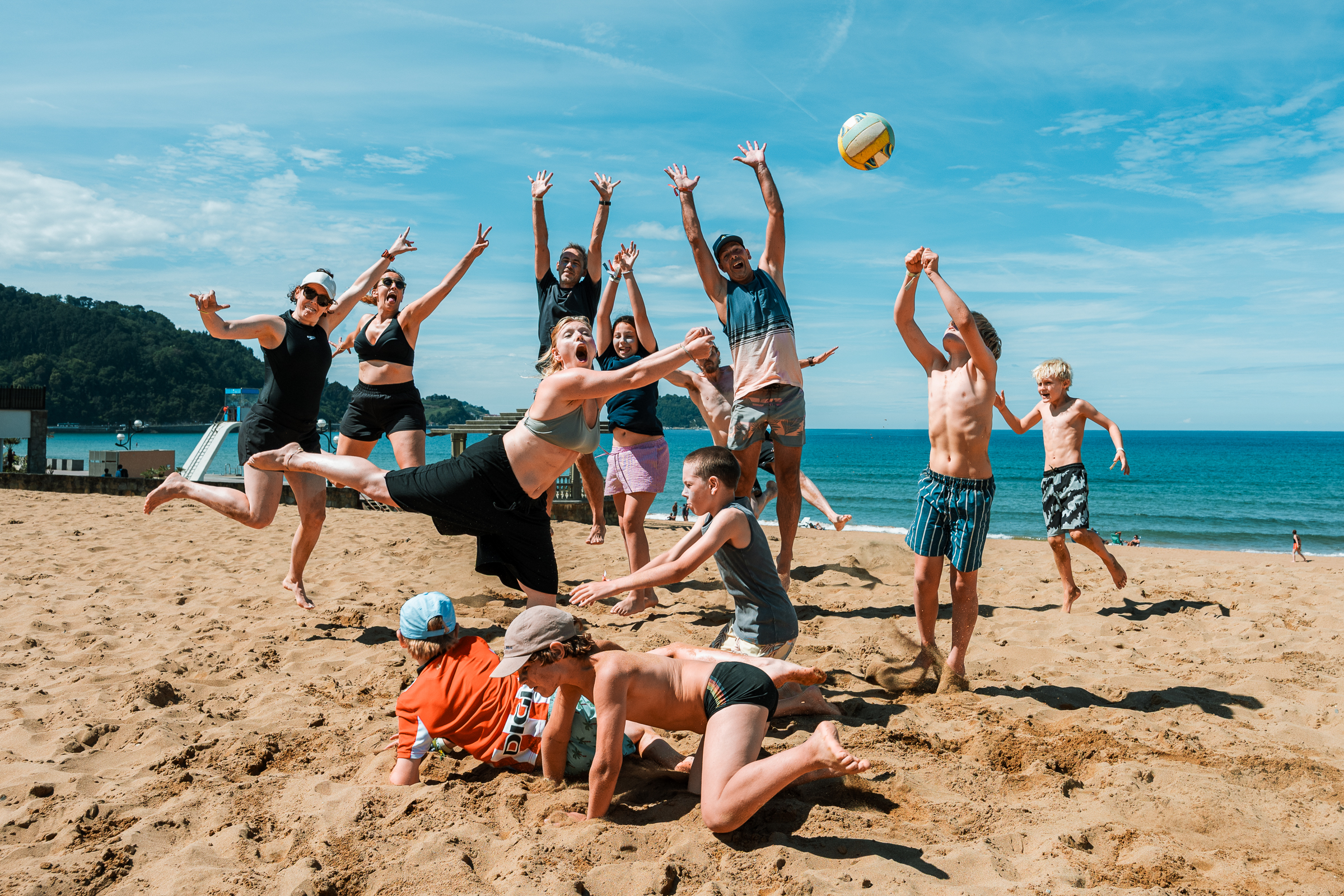Zarautz family - beachvolley springen