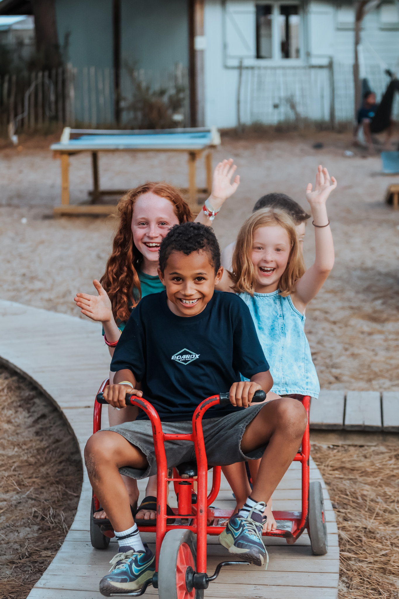 Montalivet family - kinderen op skelter