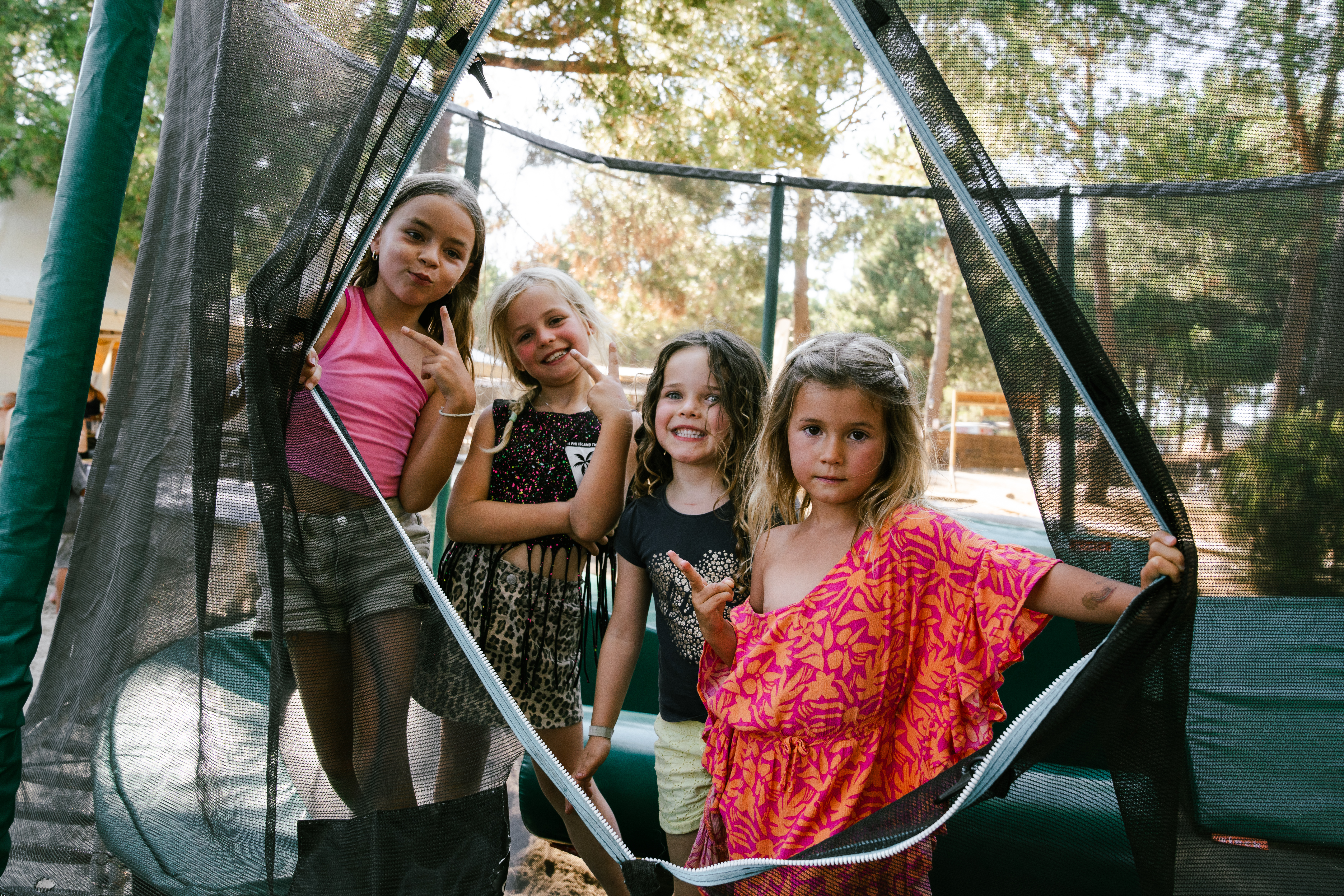 Montalivet family - meisjes bij de trampoline