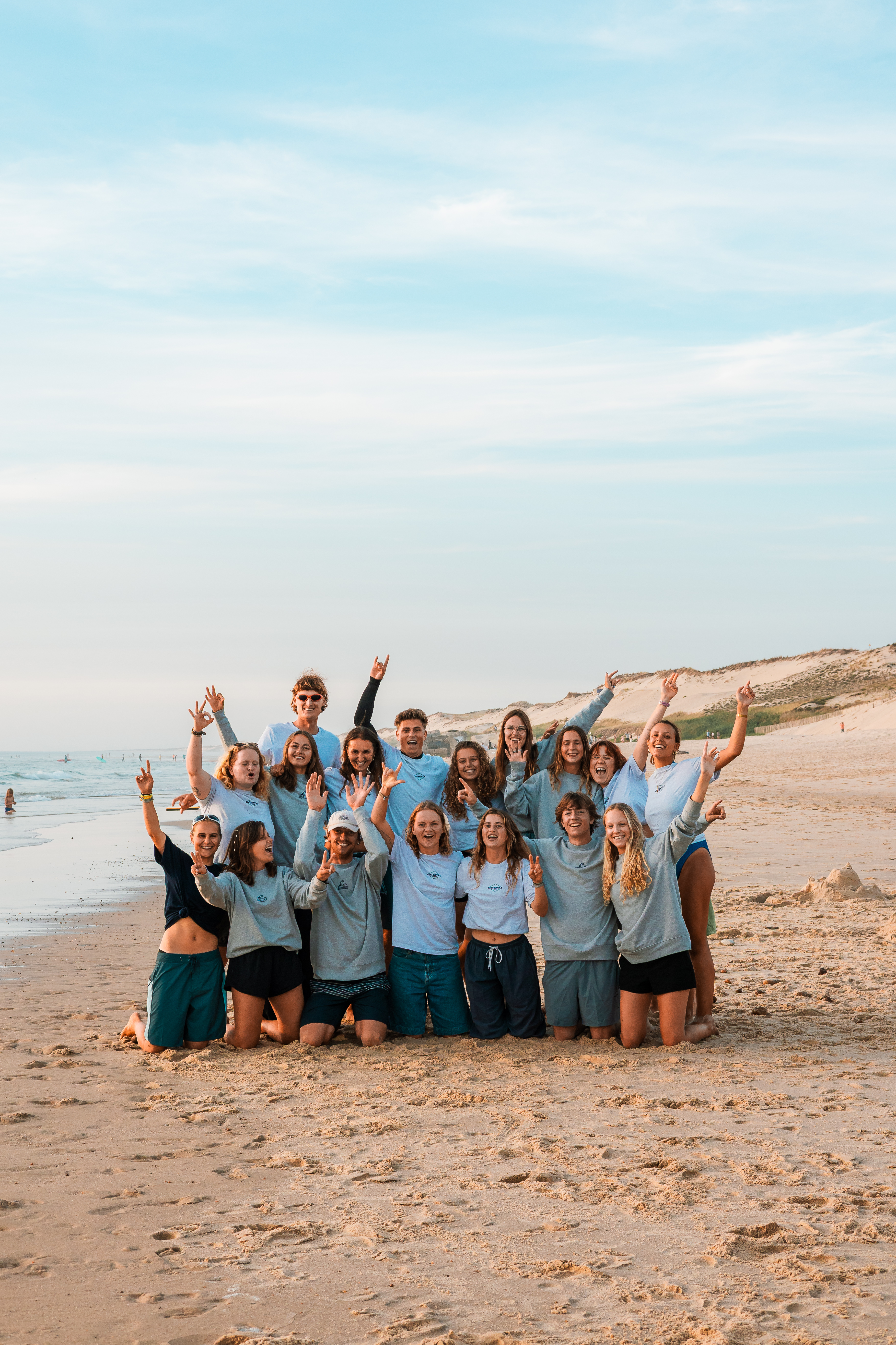 Le Pin Sec crew - groepsfoto op het strand