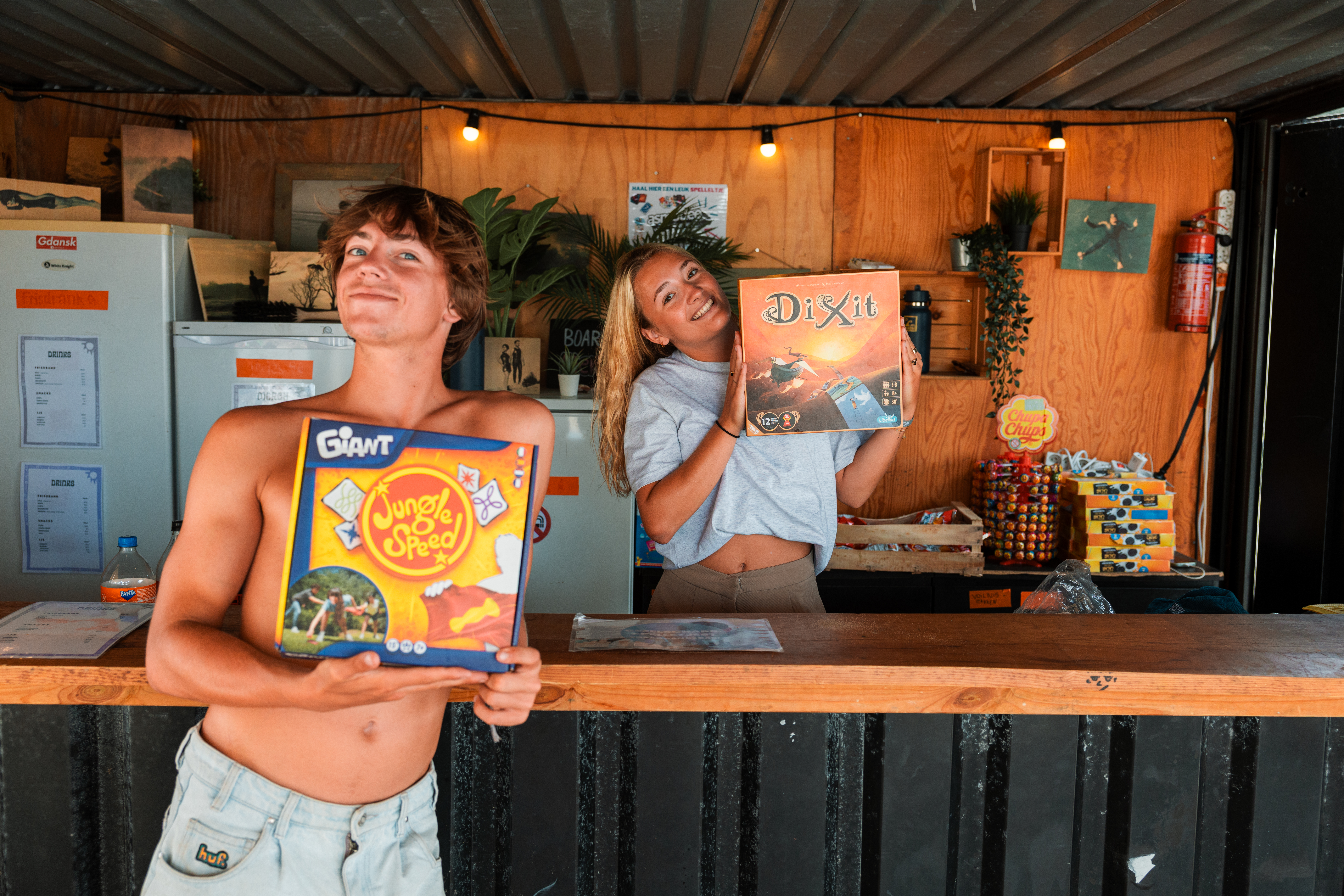 Le Pin Sec crew - gezelschapsspellen aan de bar