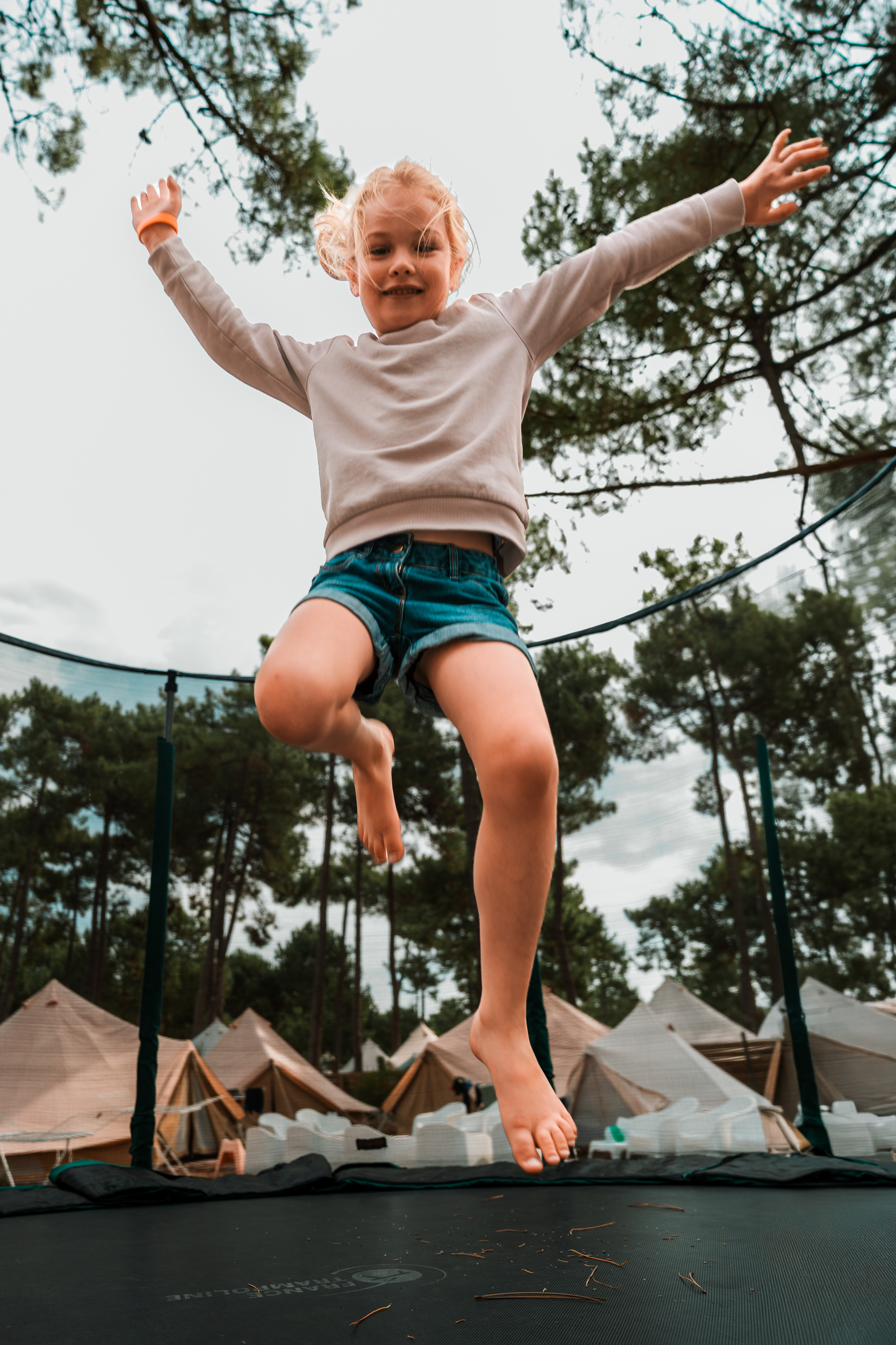 Maxi Monta action - meisje op trampoline