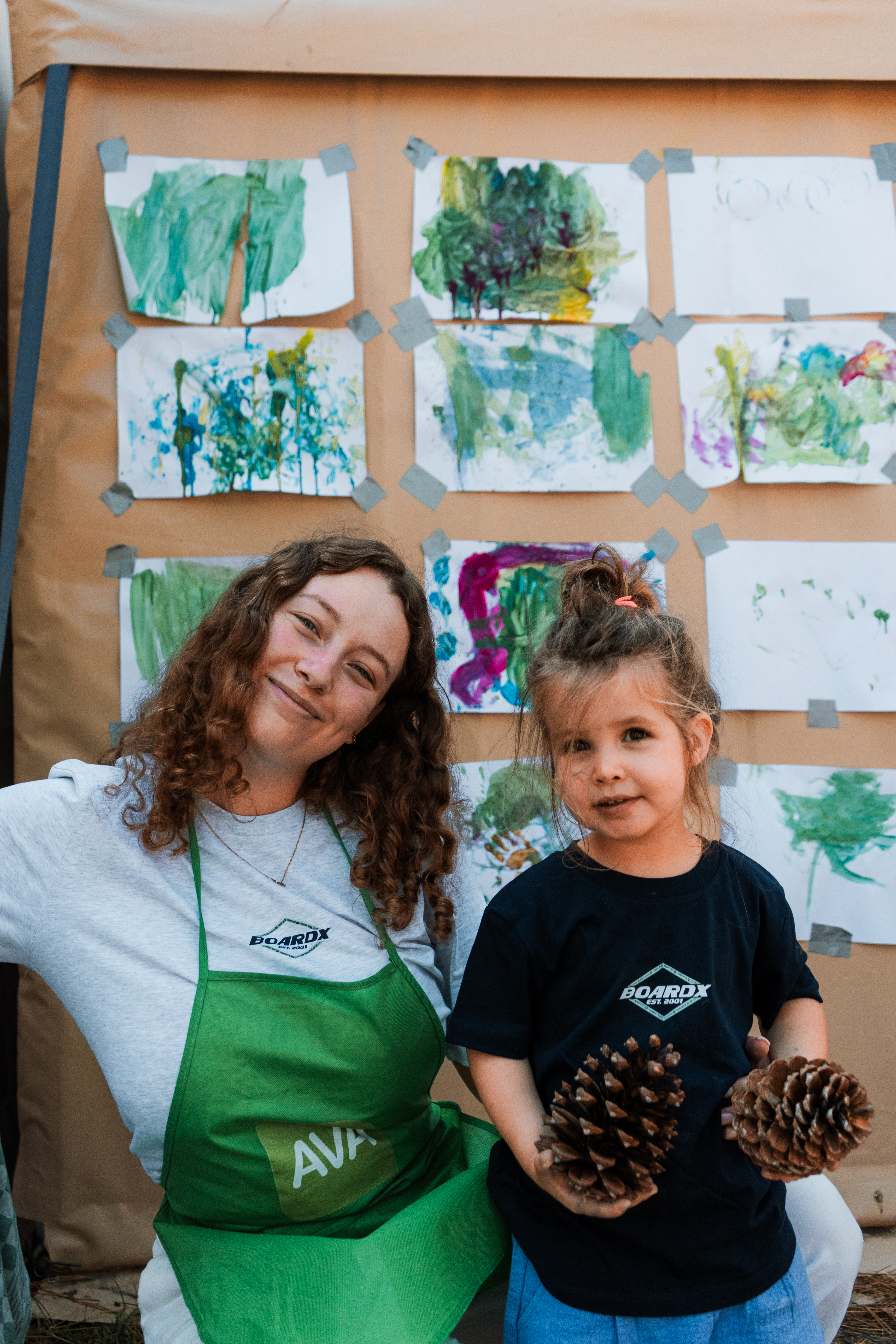 Toddler Week fun - tekeningen met dennenappels