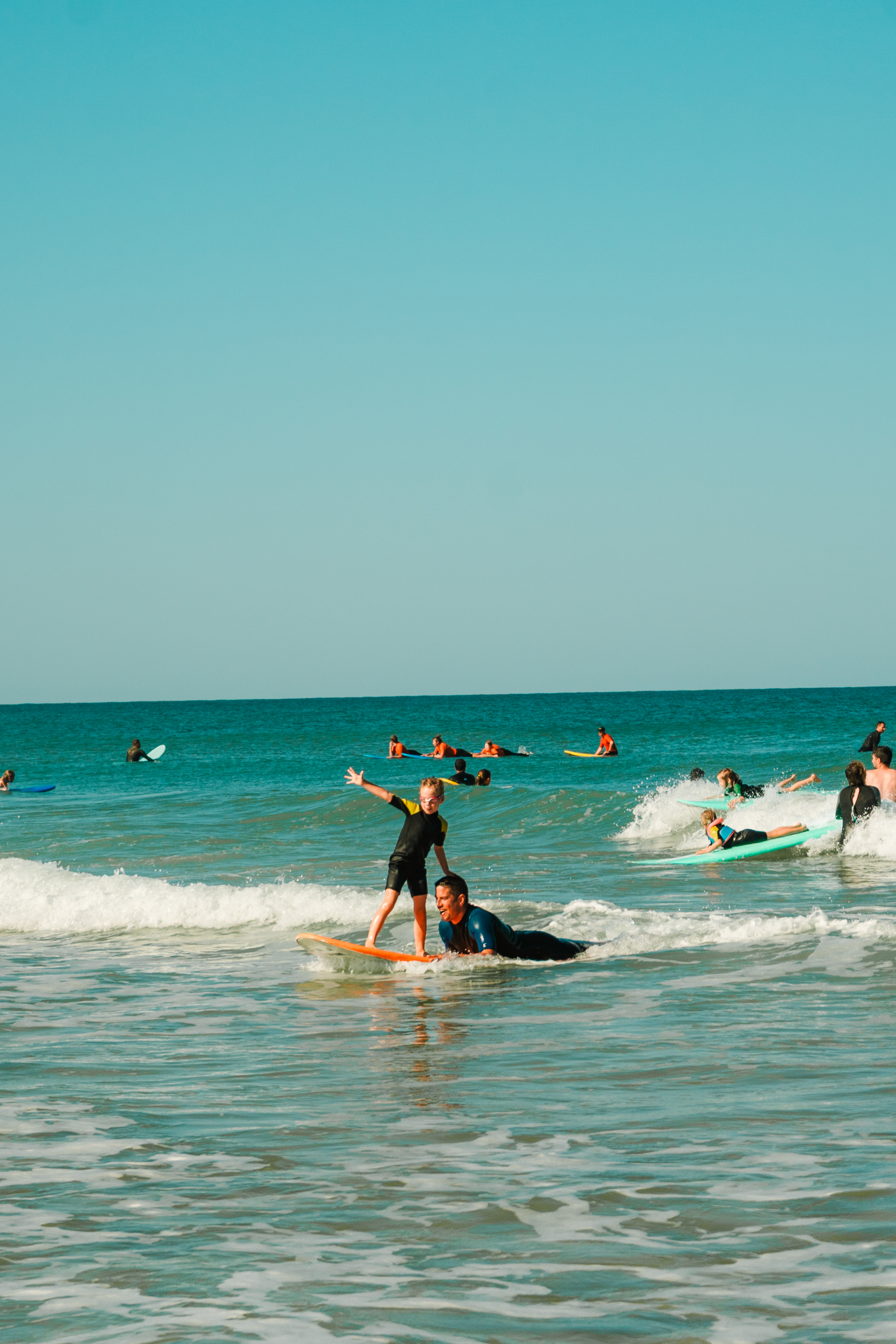 Toddler Week surf - groep in het water