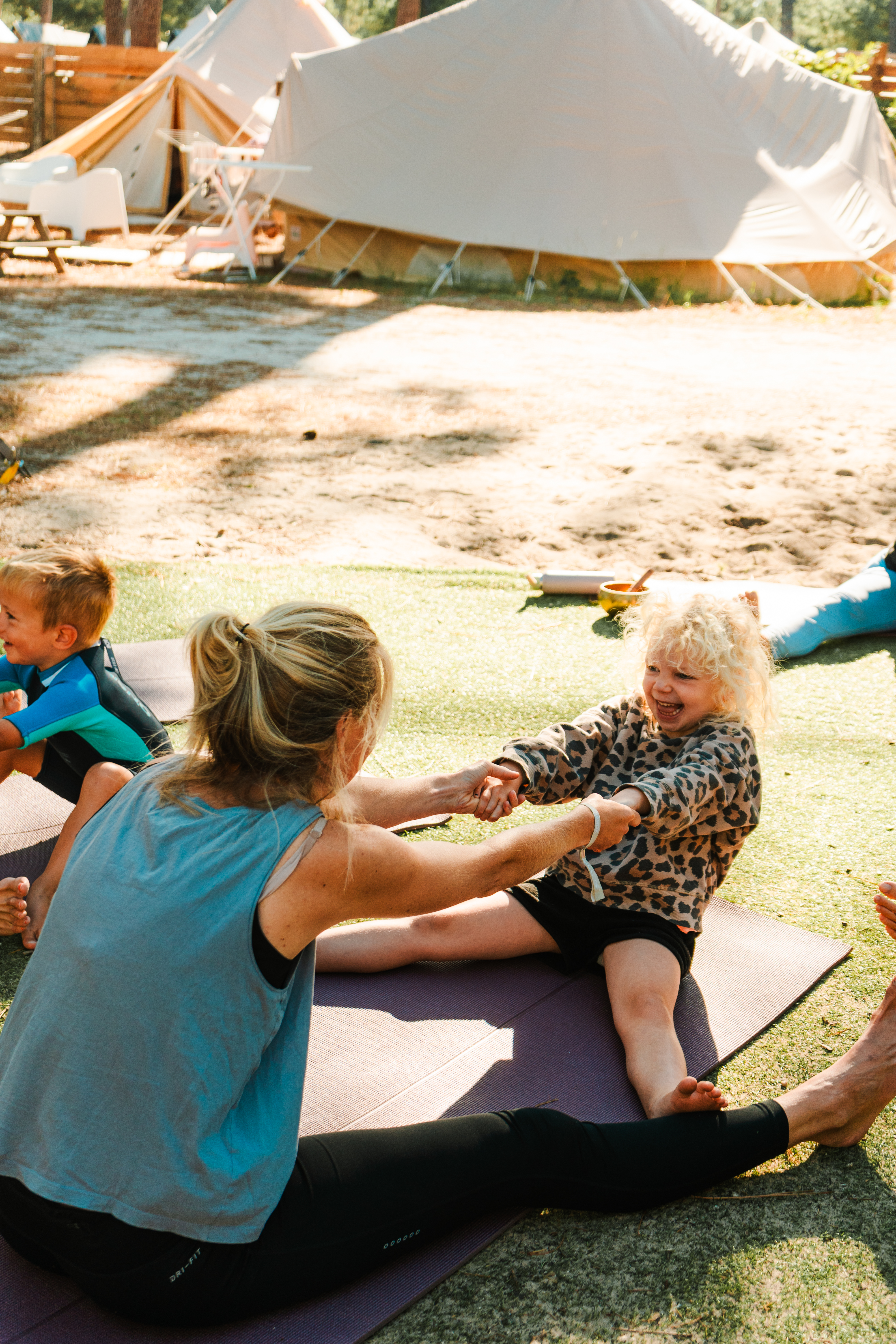 Toddler Week relax - yoga oma en kleinkind