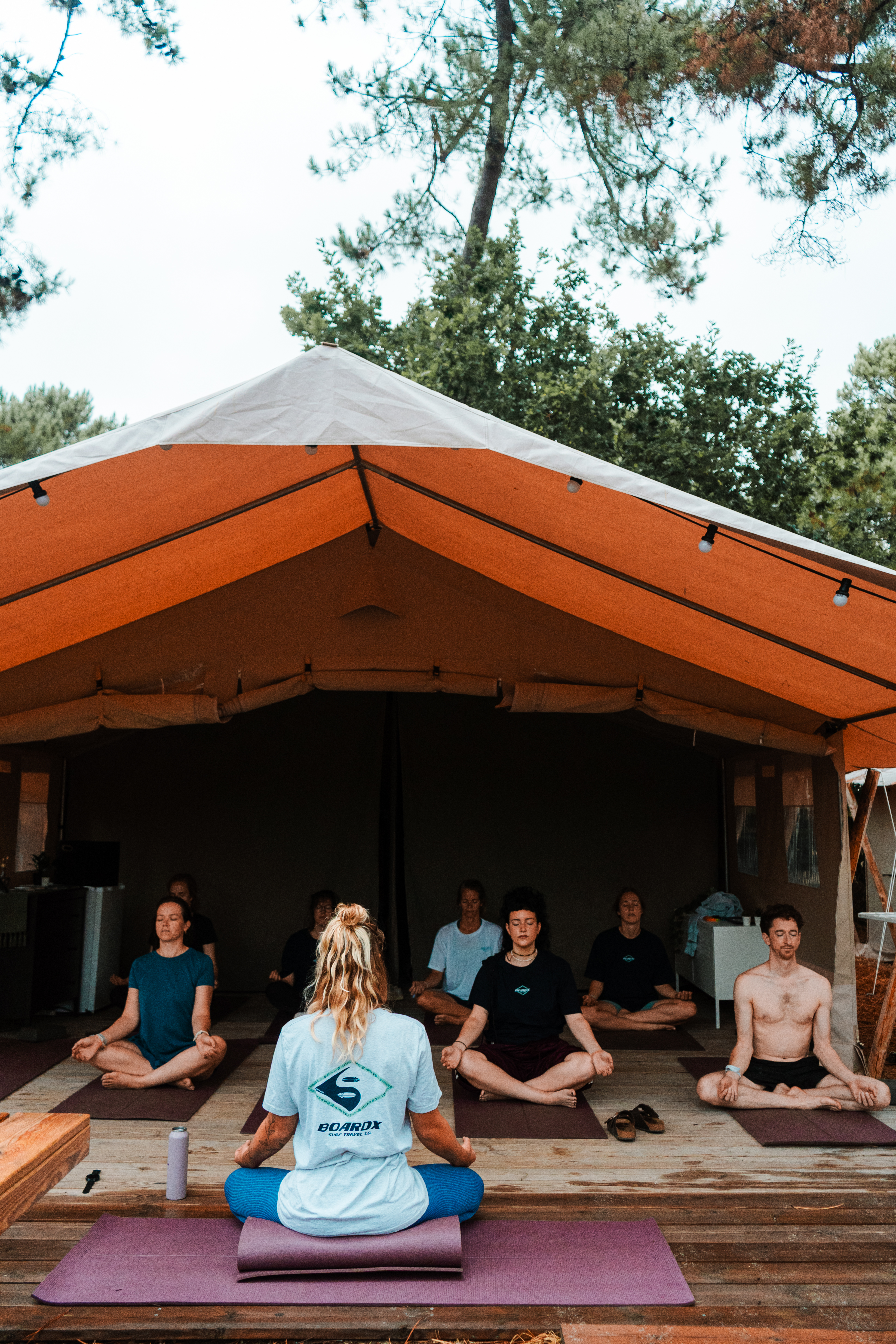 Toddler Week relax - yoga groep bij tent