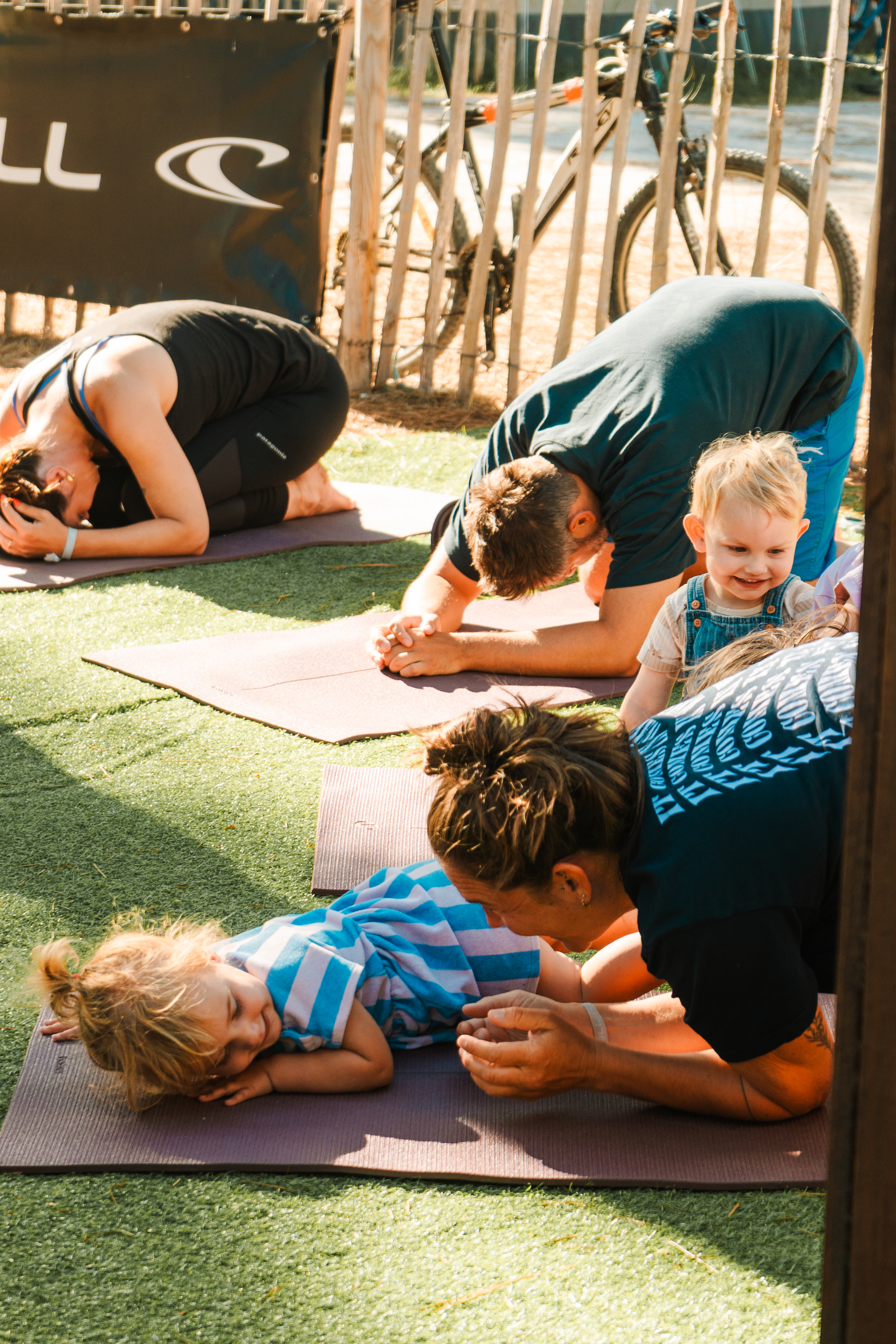 Toddler Week relax - yoga liggend in groep