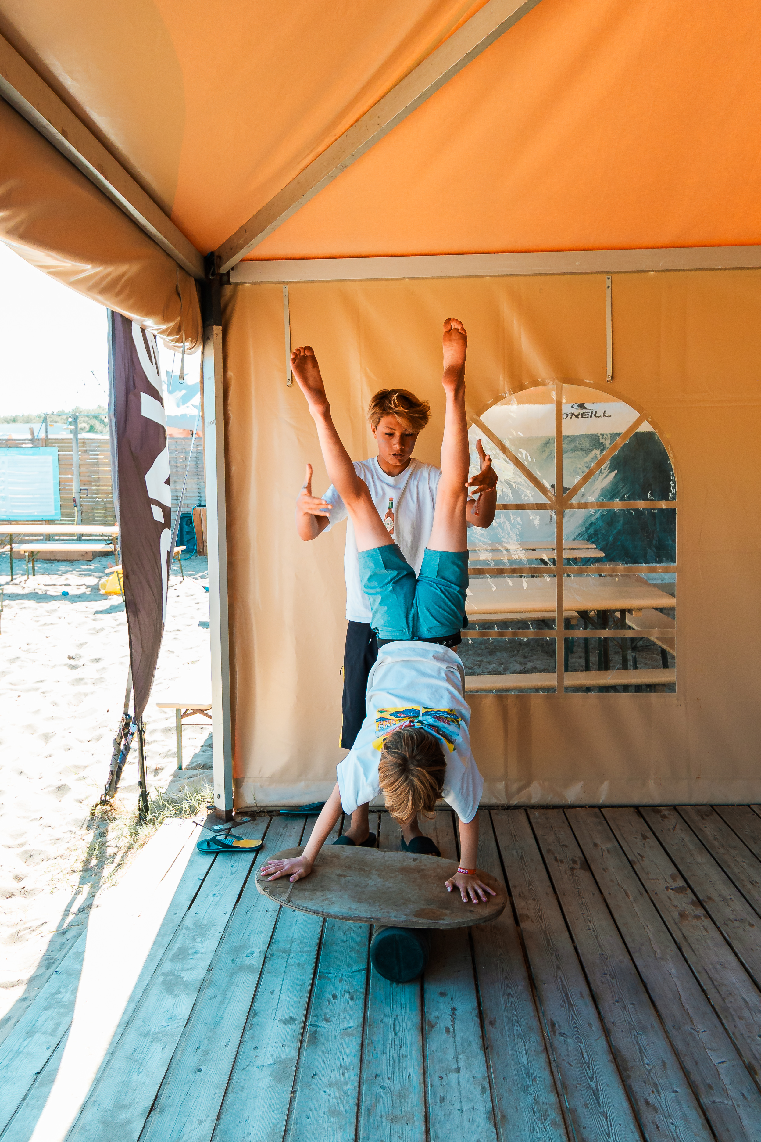 Coaching week - handstand in de tent