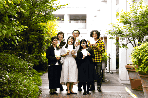 少人数制で本好きが集まる