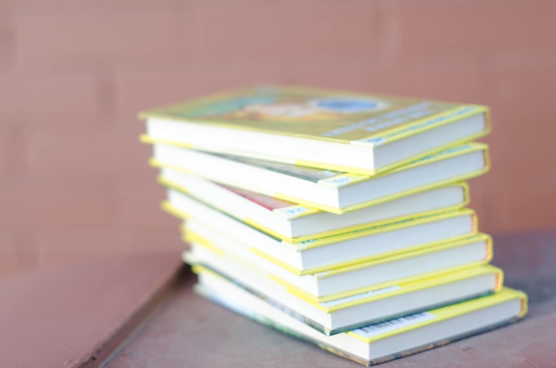 出版方法の違いを解説：自費出版と商業出版、個人出版