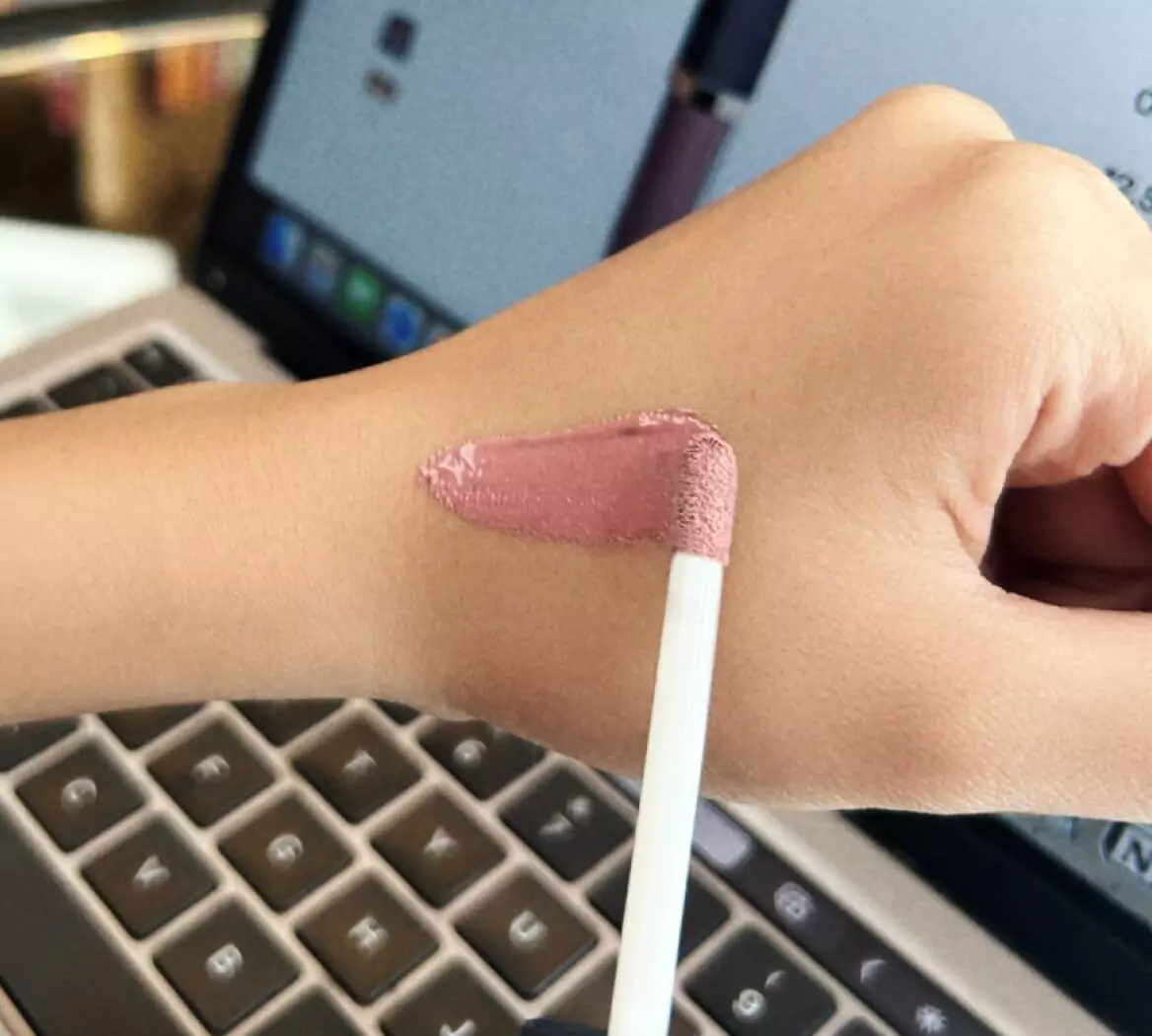 5 buzzy lipstick shades everyone is wearing right now