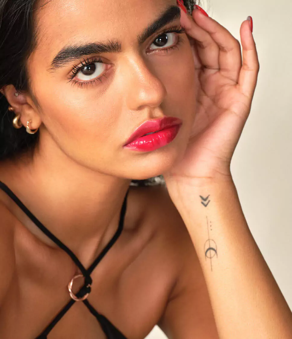 An all-you-need glam kit for going out-out