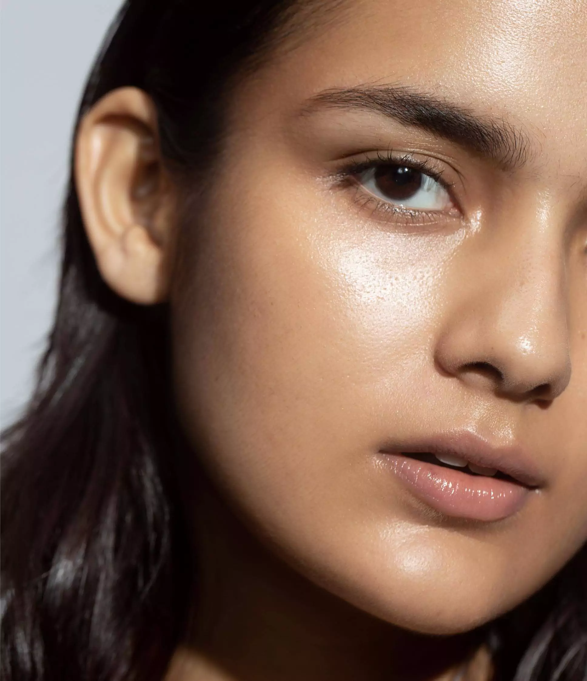 Face oil vs moisturiser: which one is right for you?