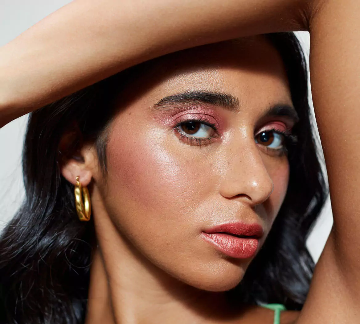 How to pull off the viral face-lift blush hack