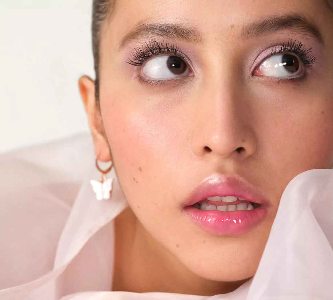 Makeup novices, bookmark this guide to face makeup