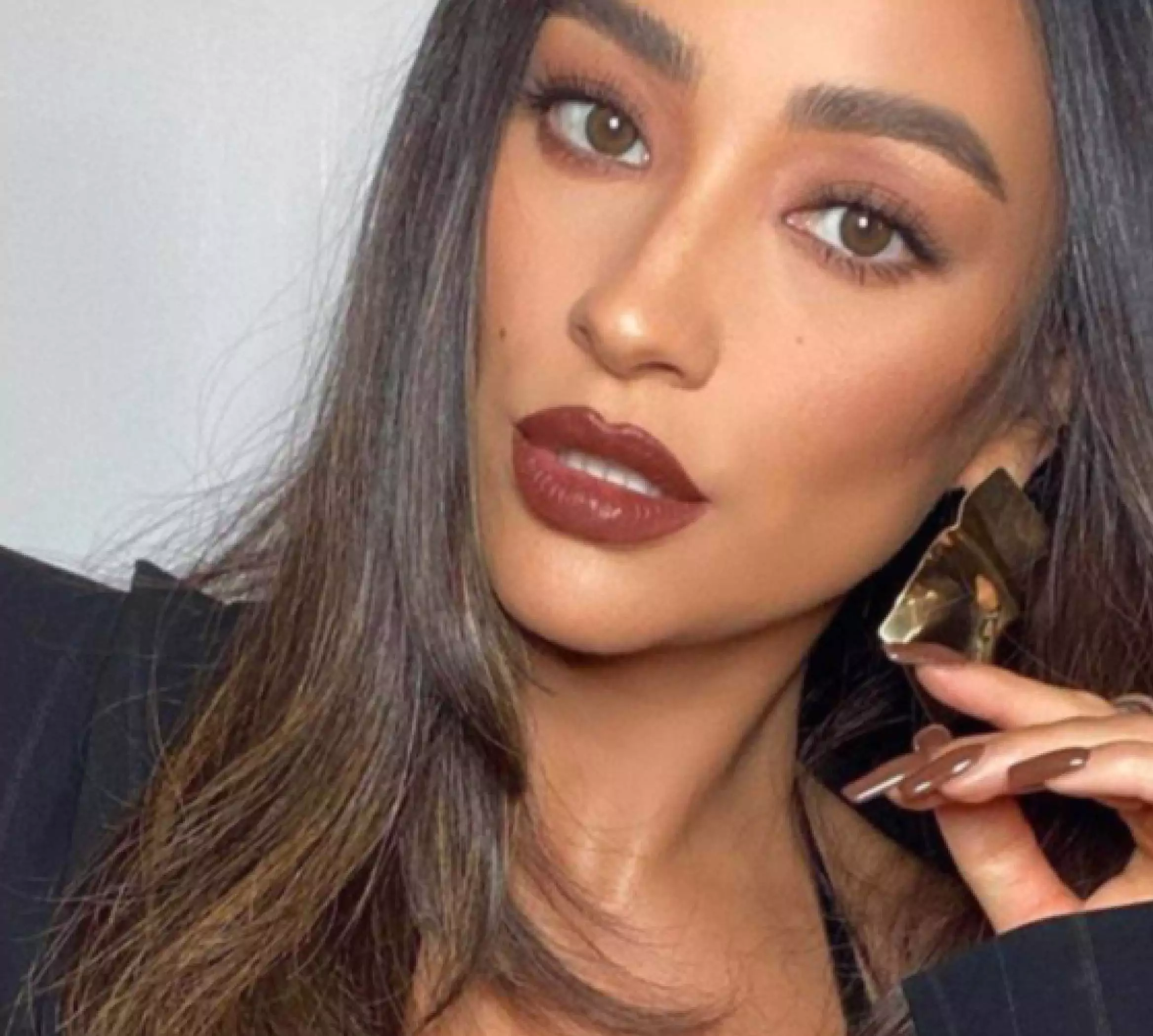 Vampy lips are back. Here’s how you can ace the femme fatale look