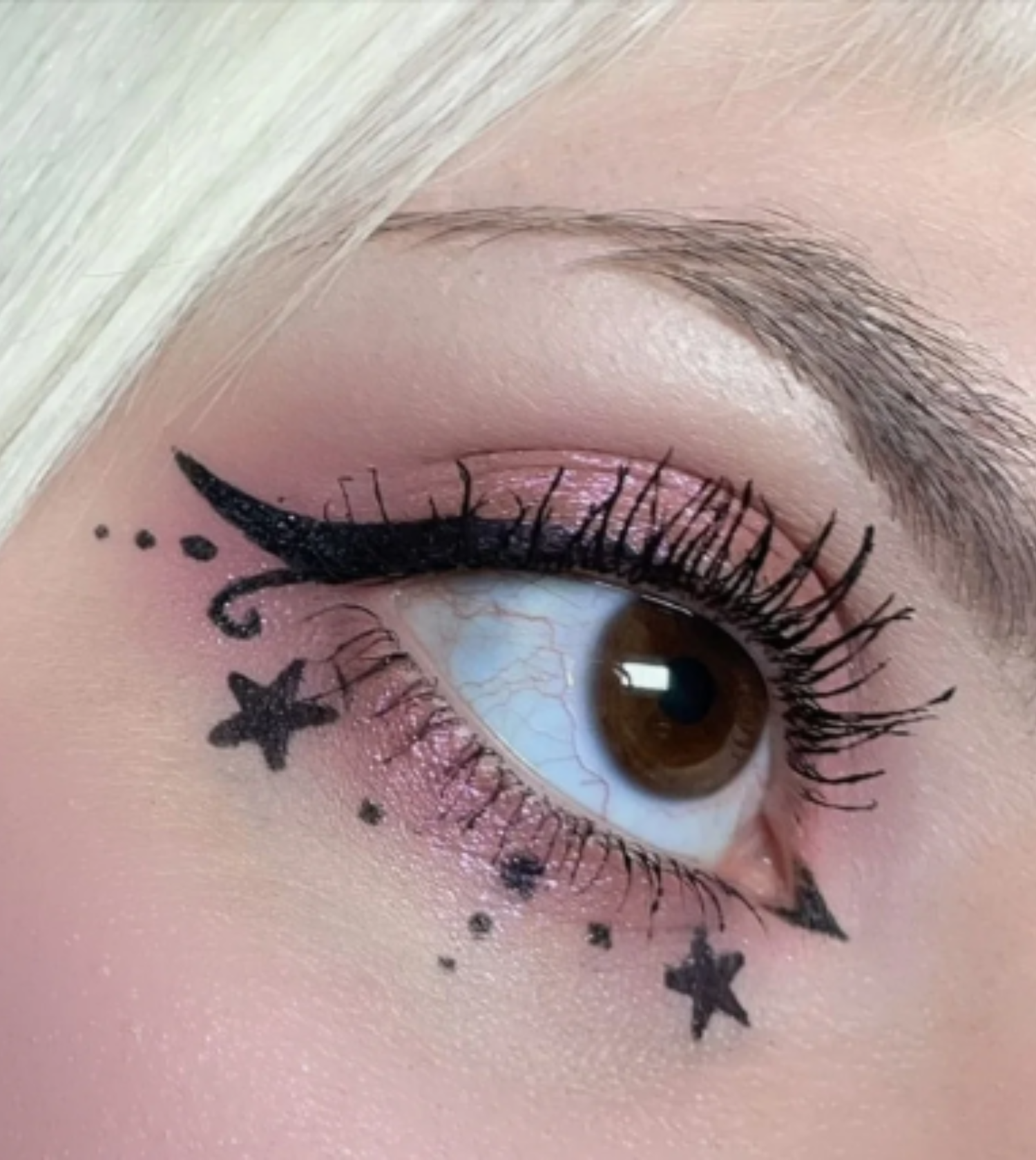 Fairy grunge beauty: Your step-by-step guide to recreating this dreamy aesthetic at home