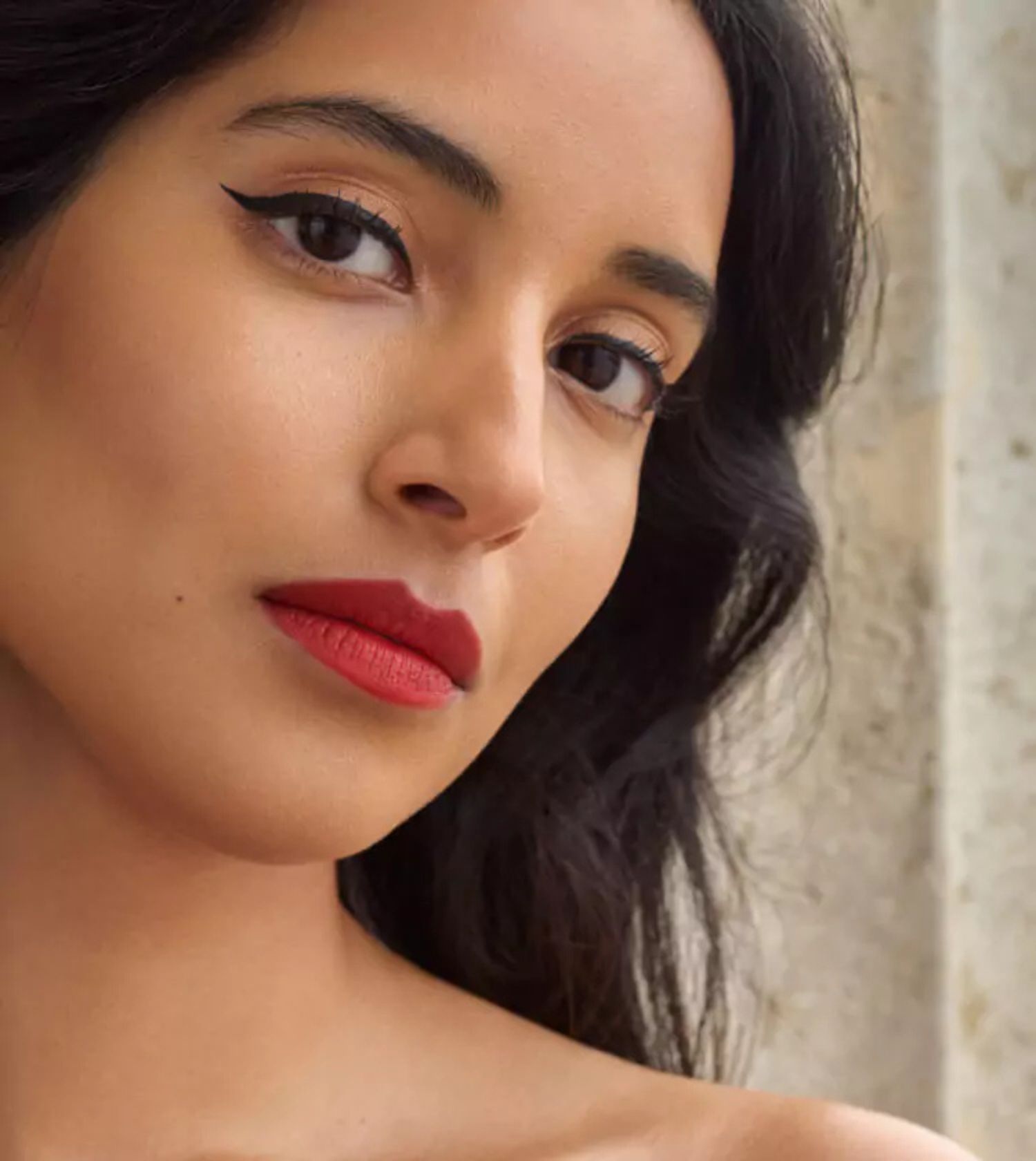 6 high-shine lipsticks you’d love for a juicy glaze