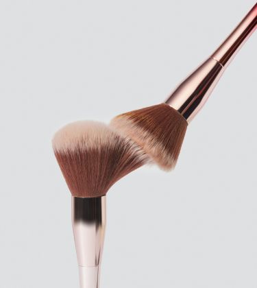 10 shine-stopping loose powders your summer bag needs