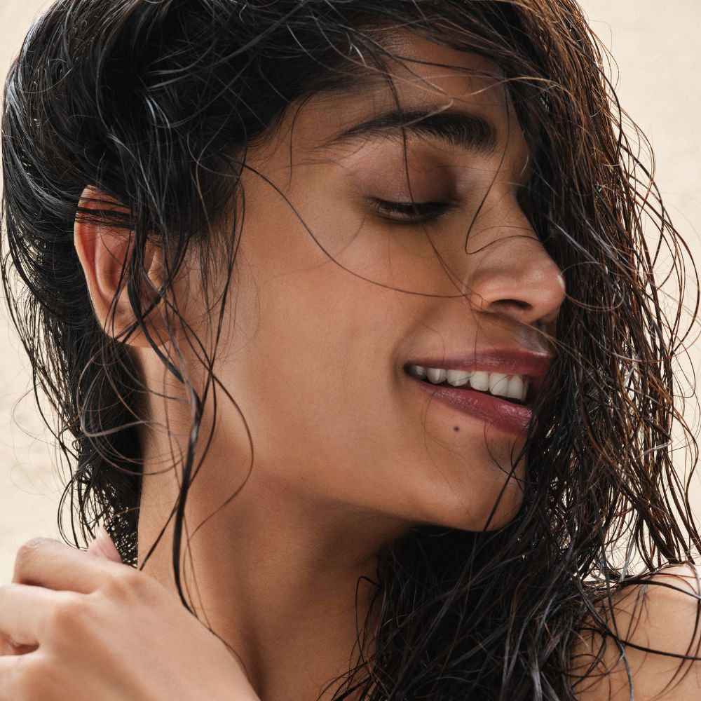 Air drying v/s blow drying—which one is better for your hair?