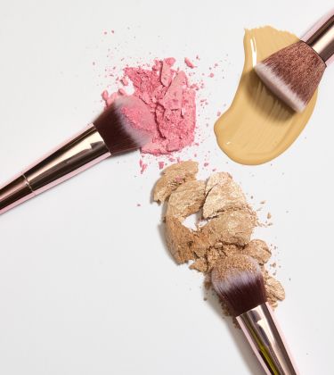 This is why your face is getting cakey and 8 other insights from a celeb MUA