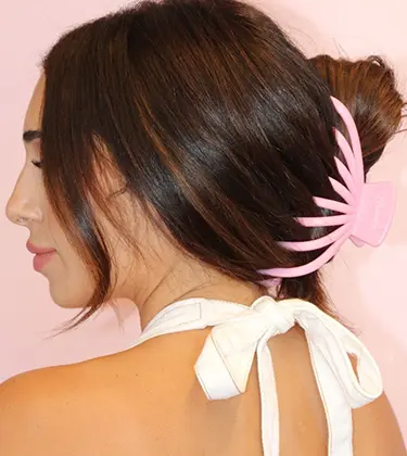 The cool girl’s guide to wearing claw clips