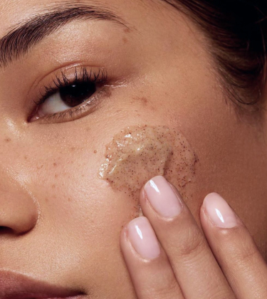 Oatmeal 101: Is it really the best exfoliating ingredient for sensitive skin?