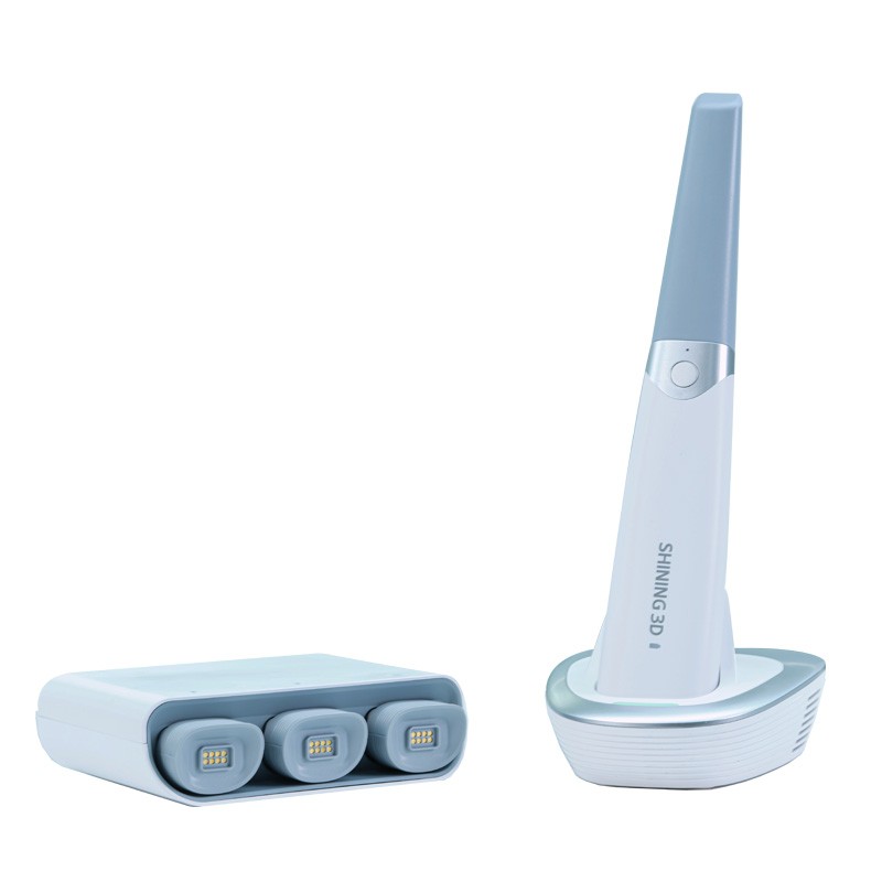 Aoralscan 3 Wireless — déballage : 3 batteries et hub de charge sur le plan de travail