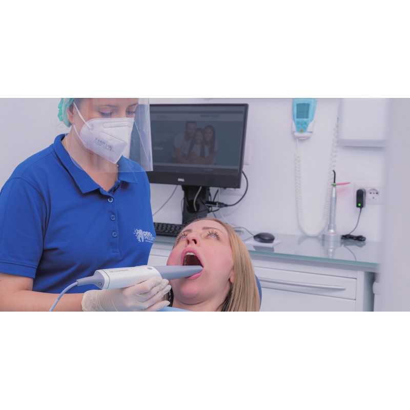 Aoralscan 3 en cours de scan intra-oral
