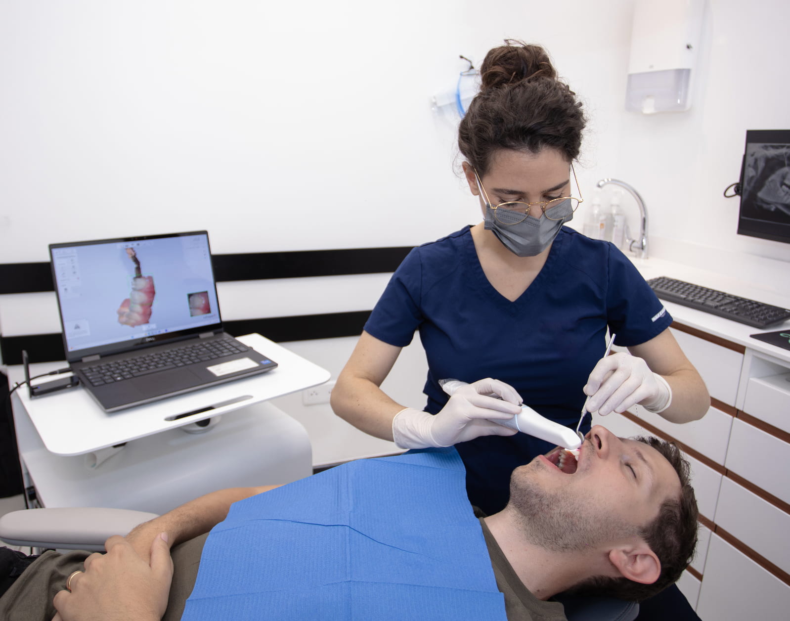 scanner intra oral en action dans un cabinet dentaire