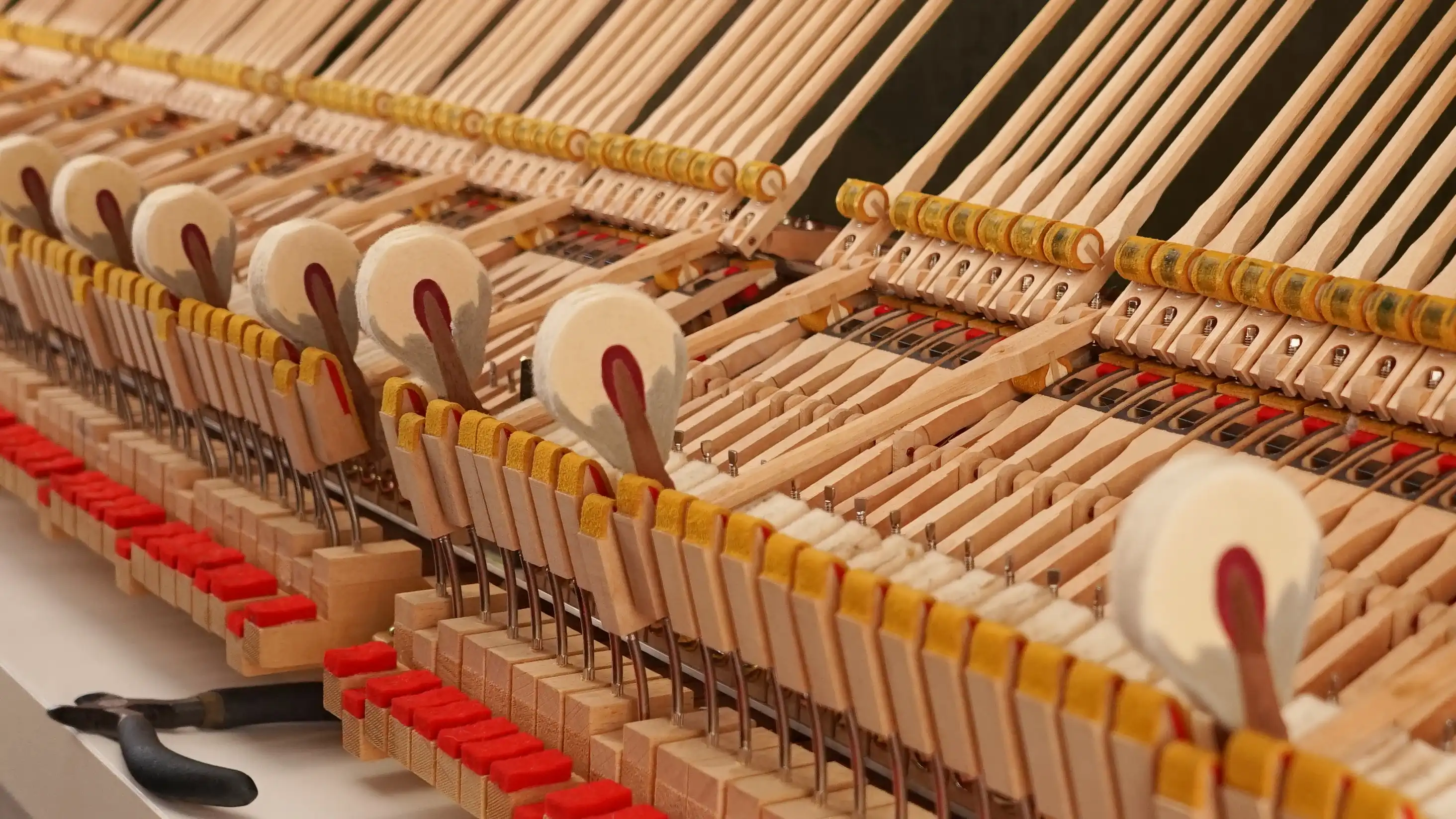 Yamaha U3 Mechanik beim Hammerwechsel, Klavierstimmer Berlin