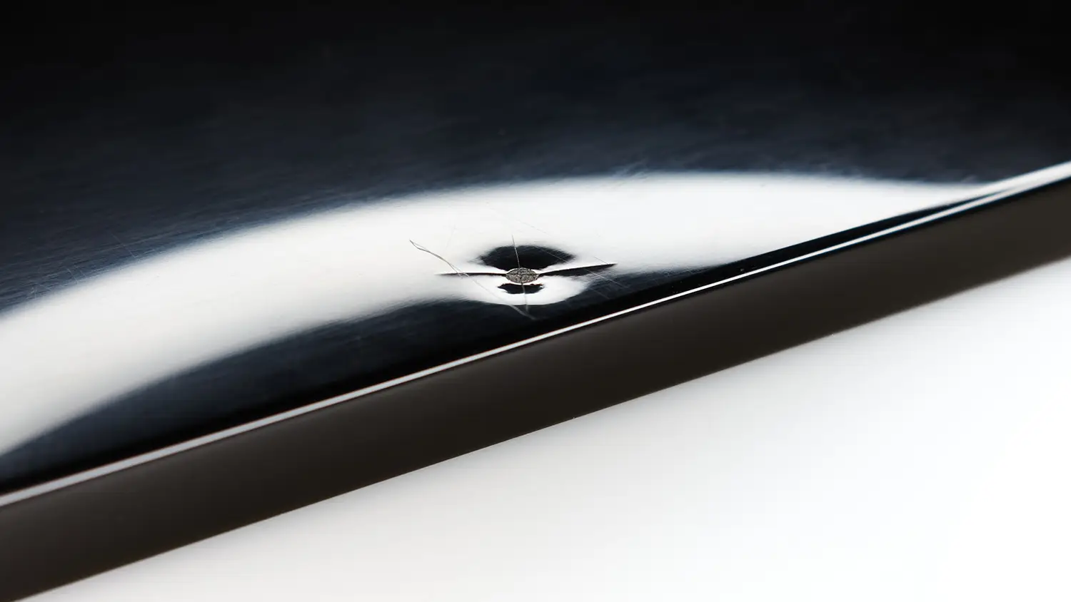 Abplatzer am Hochglanz Polyesterlack