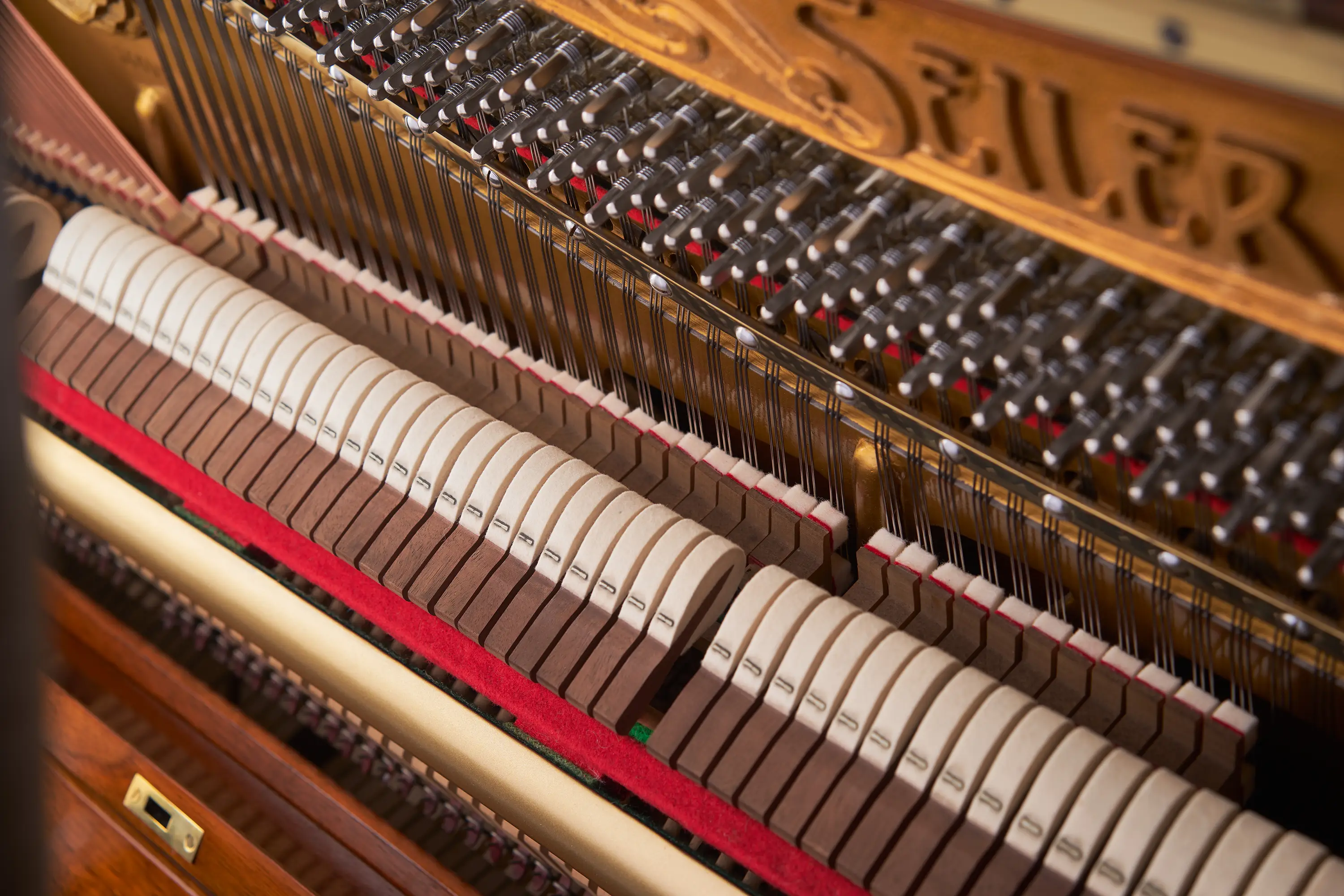 Wirbel - Ed. Seiler - Gebrauchtes Klavier kaufen in Berlin, restauriert ca. 1906, Nussbaum Schellack, 134 cm, Berlin-Steglitz