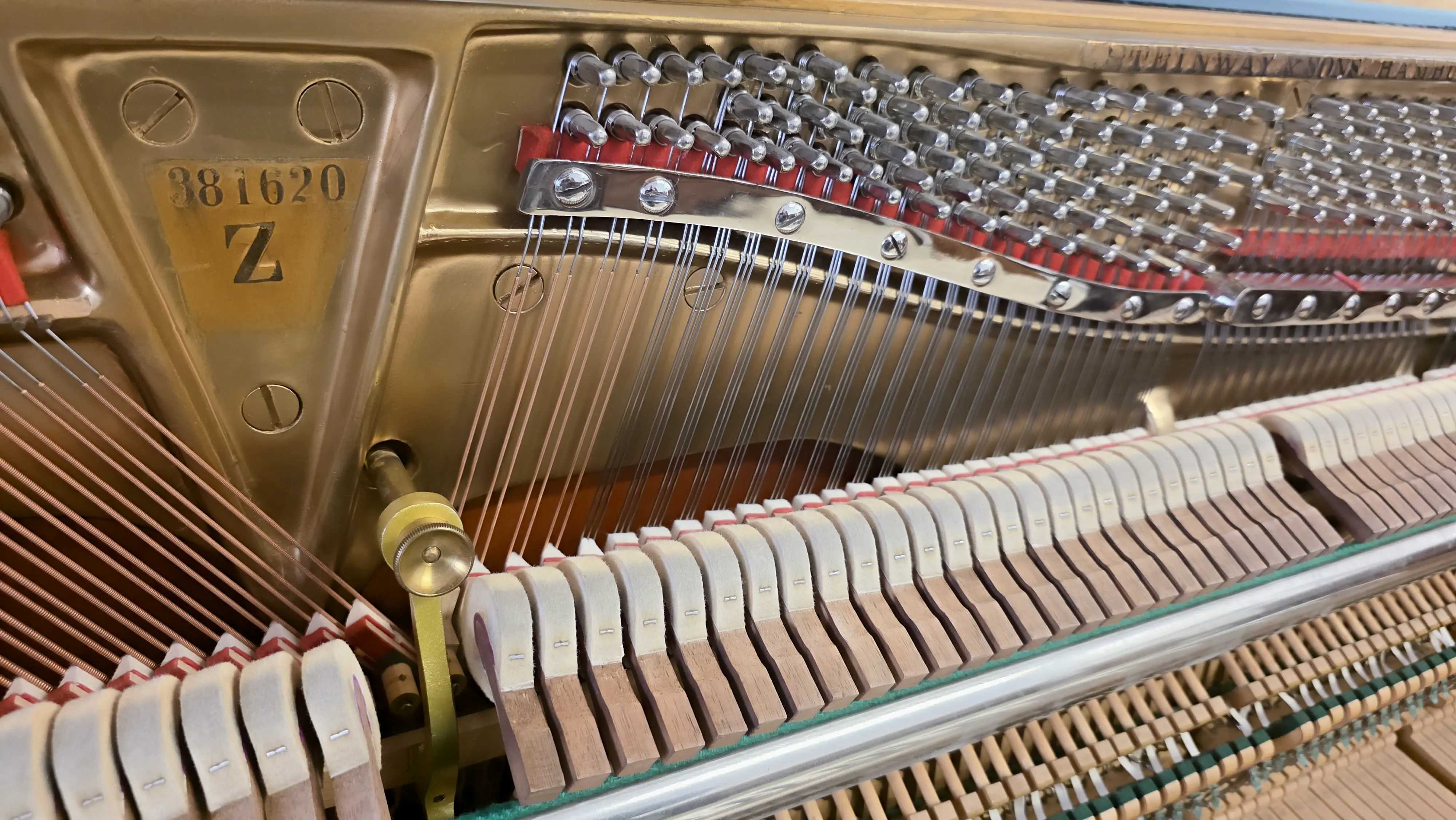 Hämmern - STEINWAY & SONS Modell Z (Z-114)
