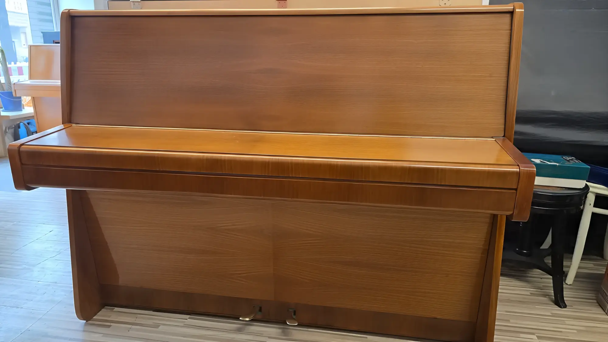 STEINWAY & SONS Modell Z (Z-114) Vorne