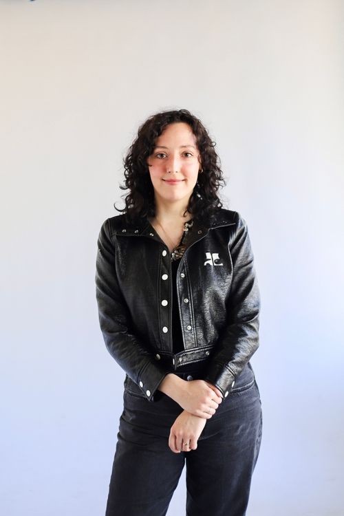 A portrait of Savannah Taylor