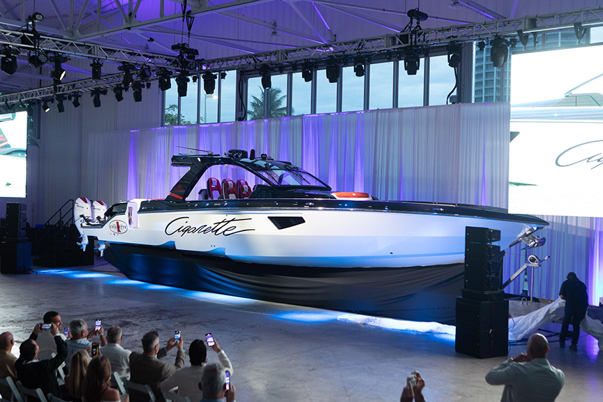 52 ft cigarette thunder Cigarette Debuts Stunning New 52' Thunder Center Console