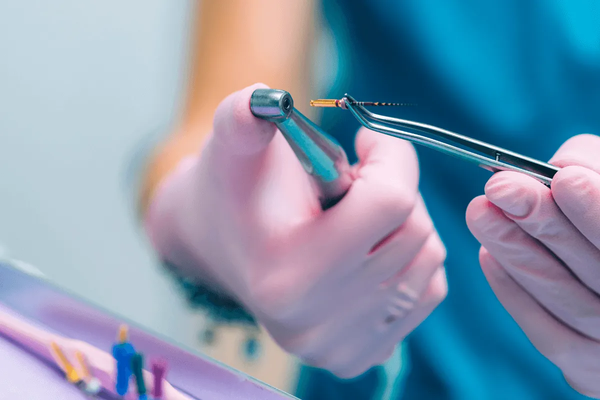 endodoncja-pod-mikroskopem-warszawa-edent