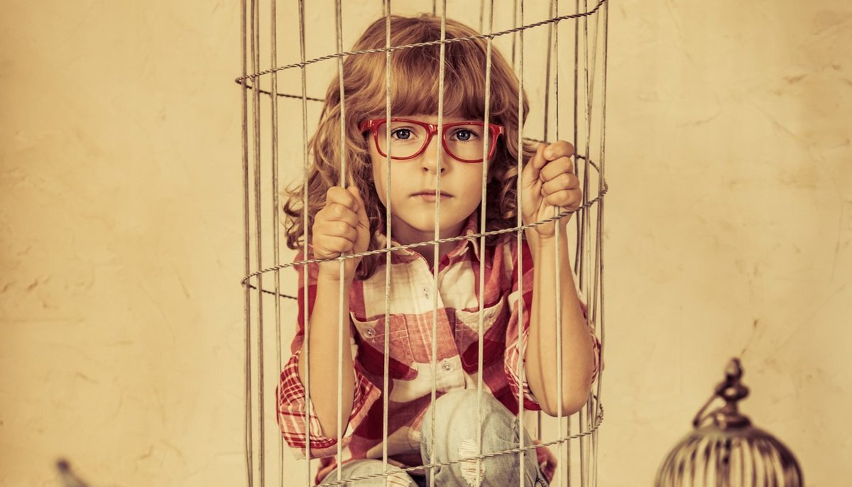 Гіперопіка: як надмірна увага батьків впливає на доросле життя