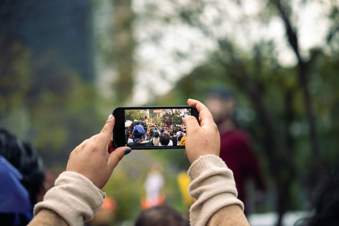 Attendee using a mobile event app